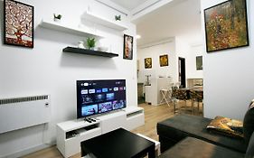 Klimt Business Grade All New Comfortable Apartment